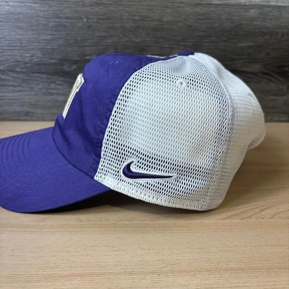 Washington Huskies Hat‎ Cap Strap Back Purple Nike Mesh Back Adjustable